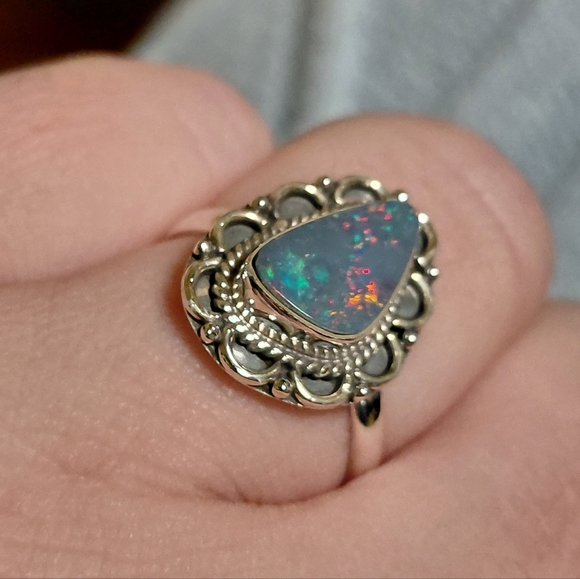 Elegant Australian Opal Silver Ring Size 7.5 - Picture 4 of 15